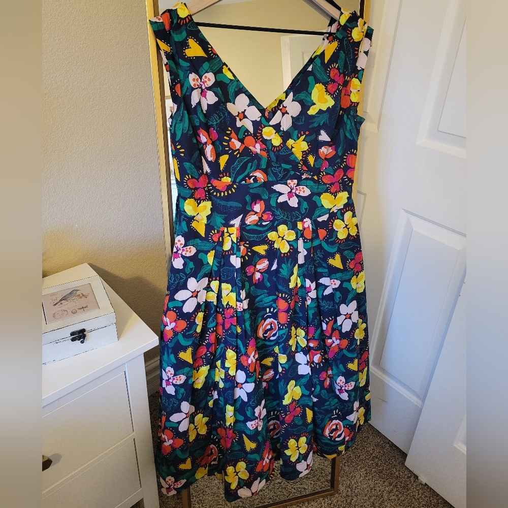 EUC Emily and Fin Florence Folk Floral Dress size L